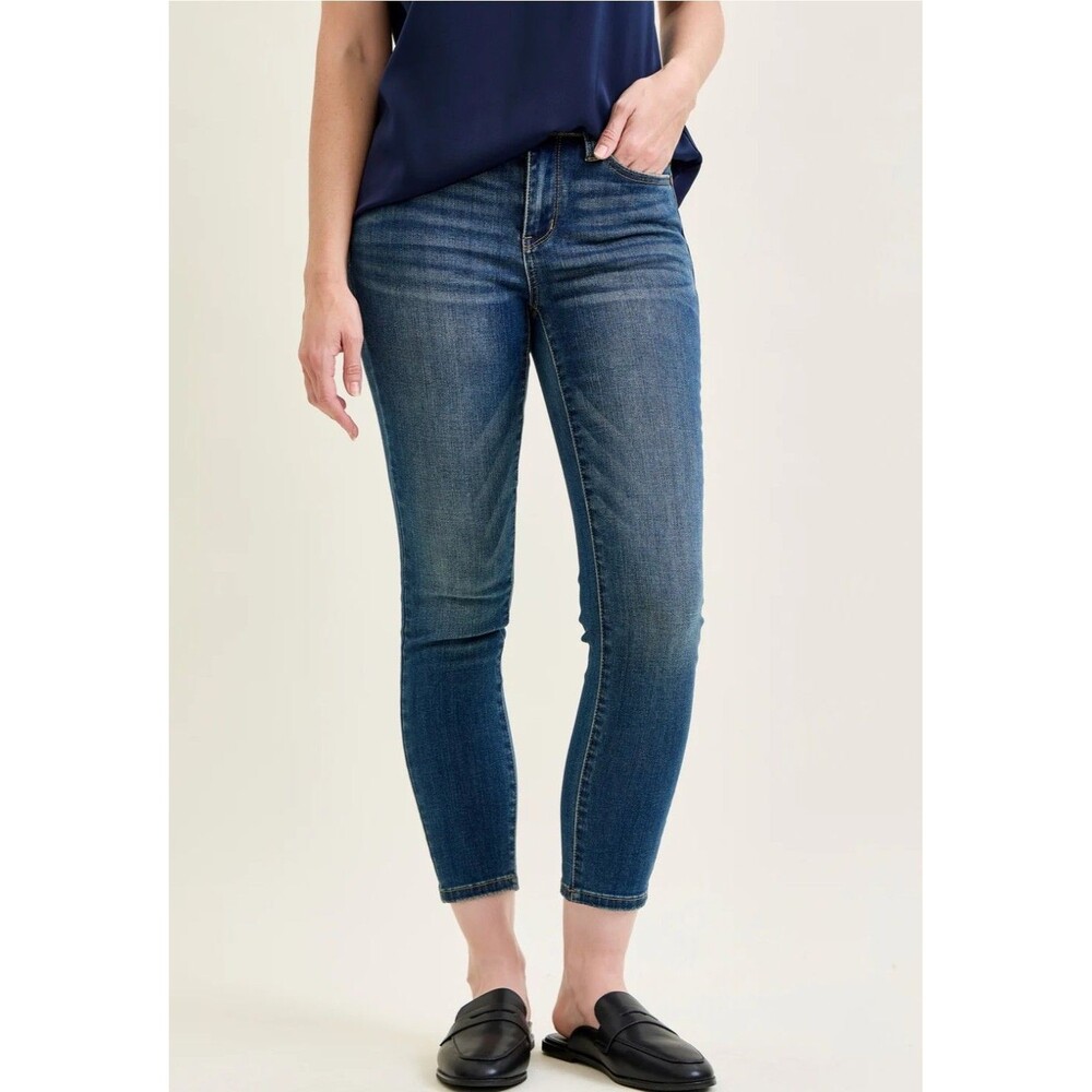 Judy Blue Size 28 Angie Jeans Mid Rise  Comfy Chic Relaxed Stretch Ankle Boho